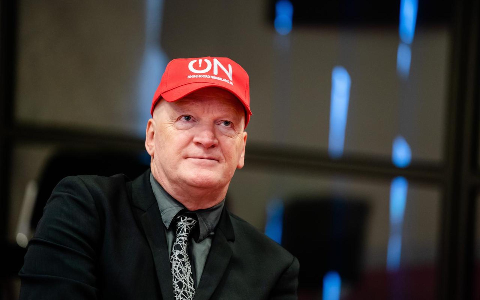 DEN HAAG - Arnold Karskens van omroep Ongehoord Nederland, volgt een debat over de Mediawet. ANP BART MAAT