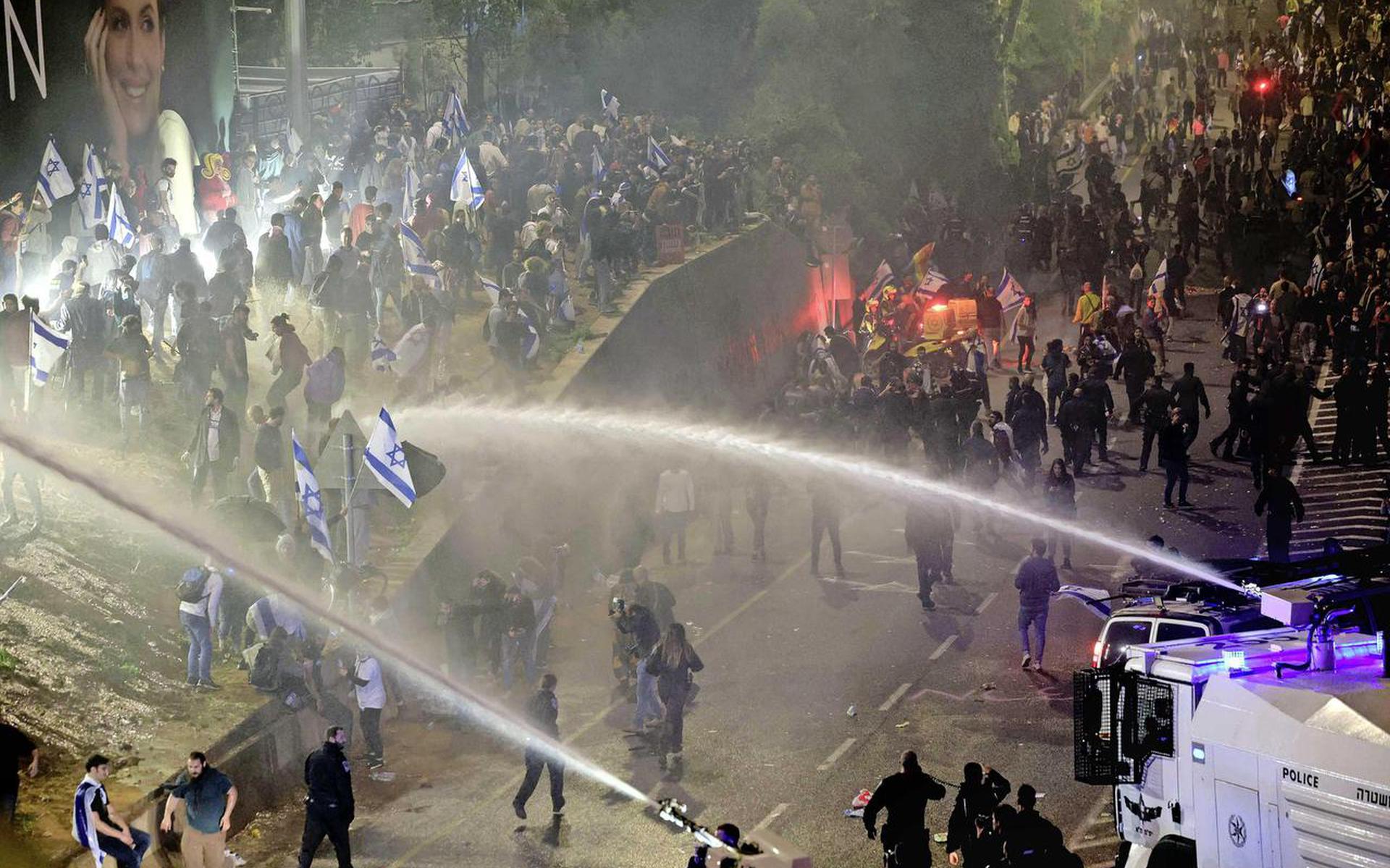 Ongeveer 10 procent van het Joodse deel van de bevolking sloot zich zondag aan bij de demonstraties, een ongekend aantal.