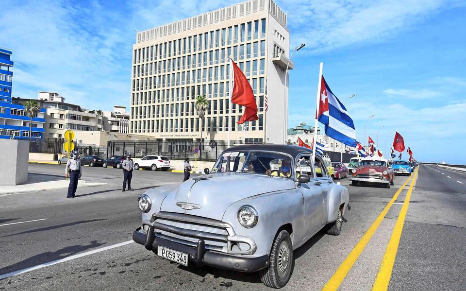 Cubanen protesteren tegen het Amerikaanse embargo van de communistische eilandstaat.