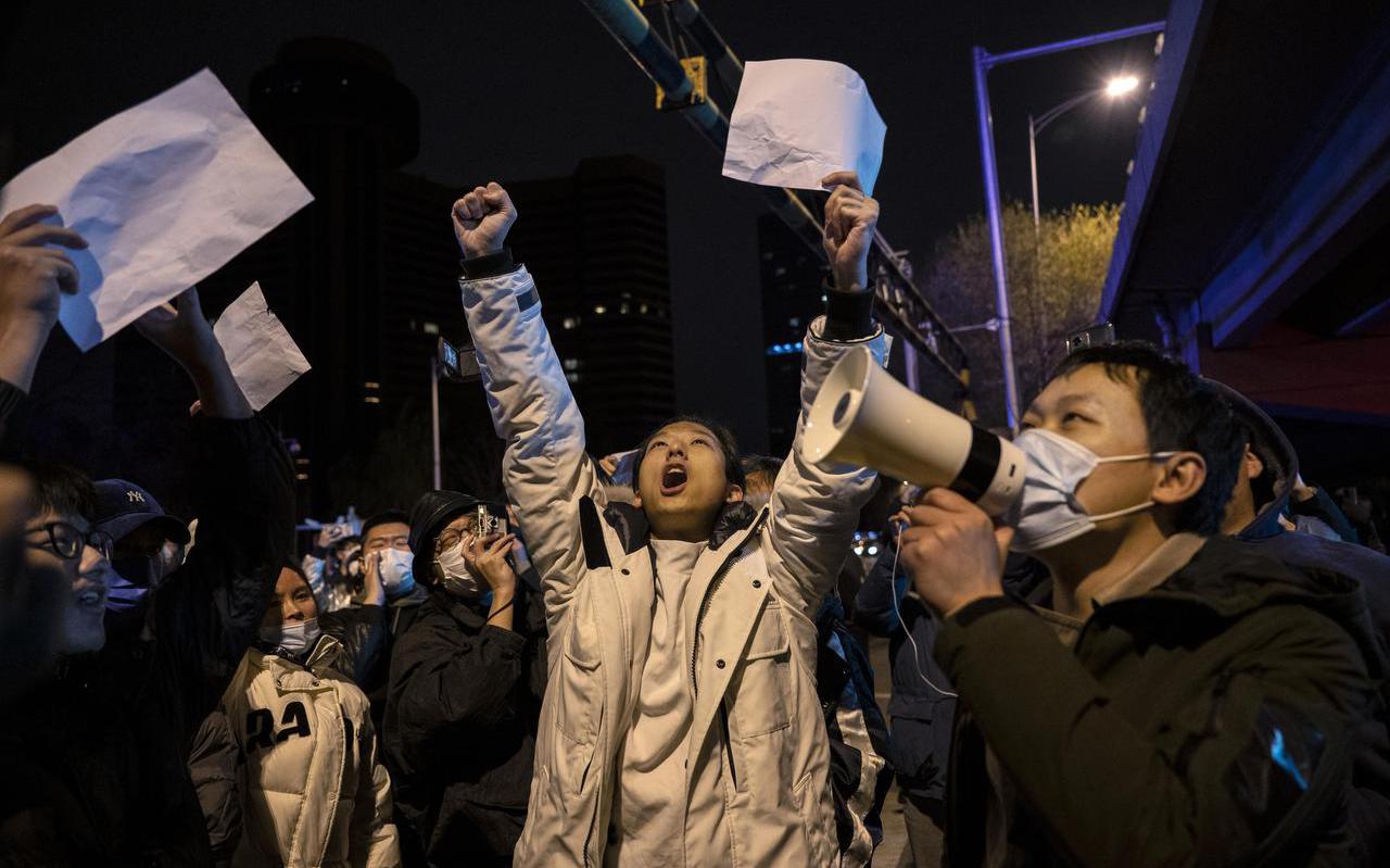 Demonstranten roepen om vrijheid in de straten  van de Chinese hoofdstad Peking.