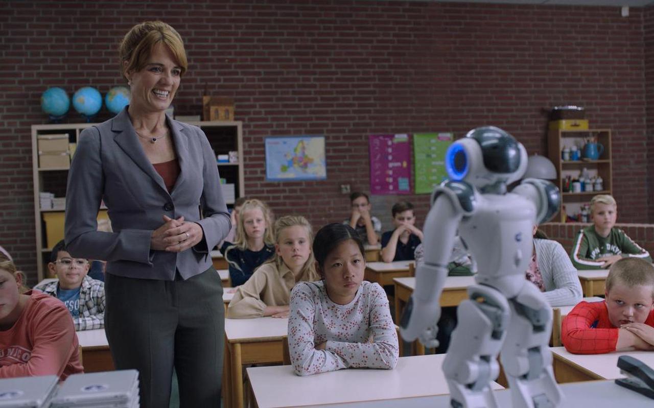 Ilse Warringa als juf Ank in 'Luizenmoeder: de film' Ilse Warringa als juf Ank in 'Luizenmoeder: de film'
