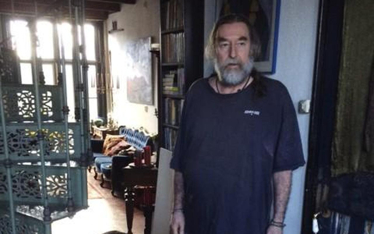 Marinus Bijkerk, beter bekend onder de kunstenaarsnaam Dup. Kaligrafeerwerk van zijn hand is te zien in Senlis in Frankrijk. Foto Leo Siepe Marinus Bijkerk, beter bekend onder de kunstenaarsnaam Dup. Kaligrafeerwerk van zijn hand is te zien in Senlis in Frankrijk. Foto Leo Siepe