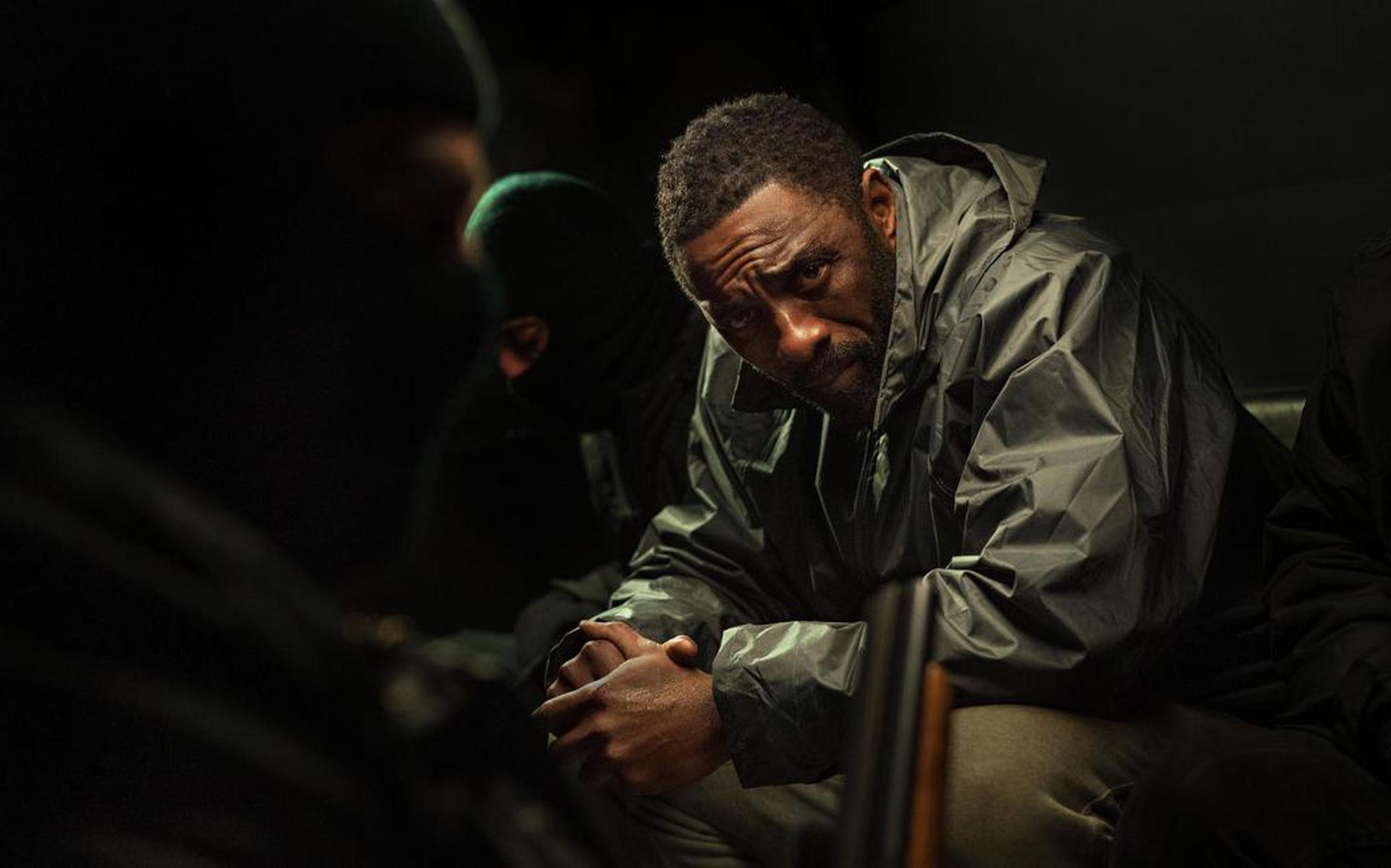 Acteur Idris Elba in de vertolking van rechercheur John Luther. 