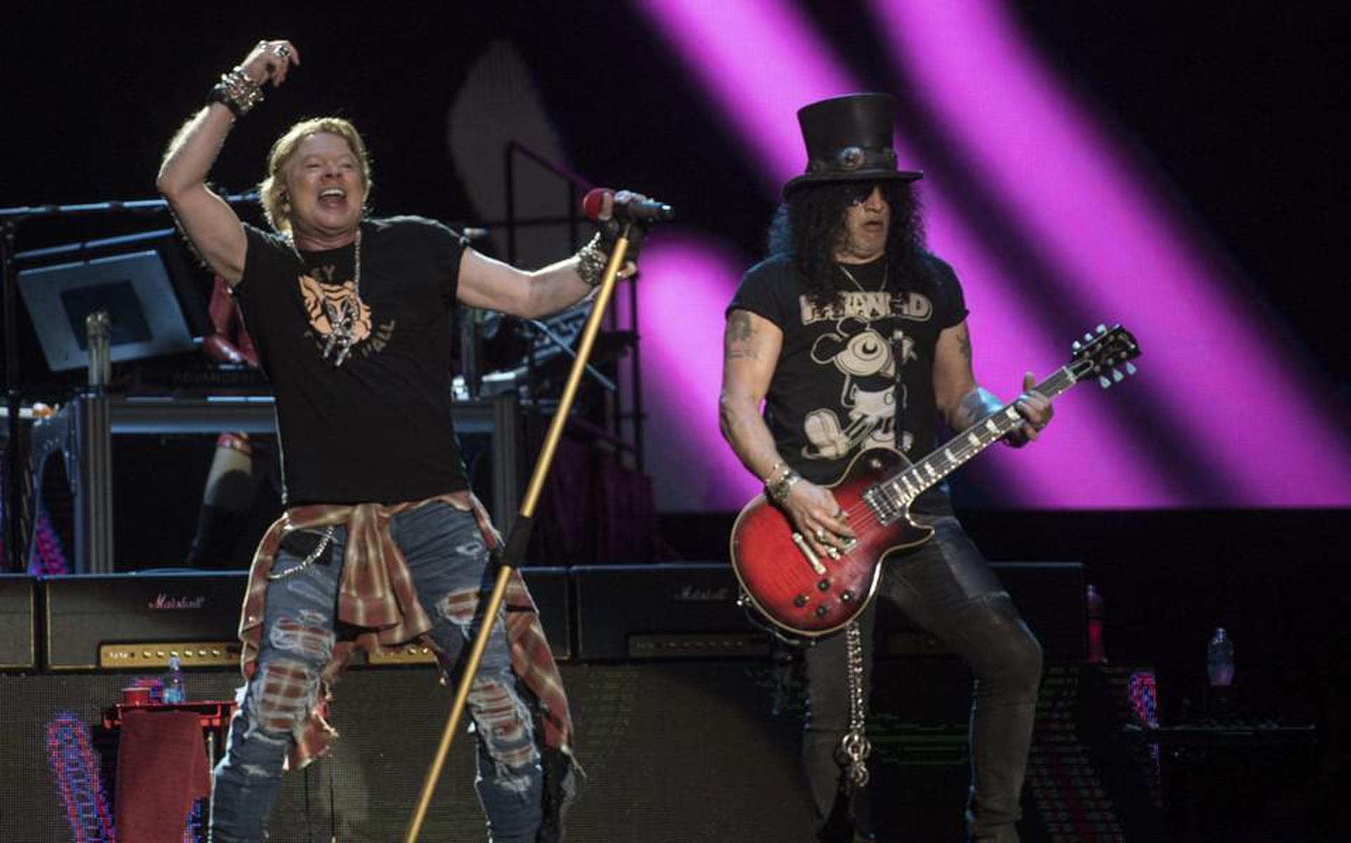 Axl Rose (links) en Slash tijdens een optreden van Guns N’ Roses in Mexico.