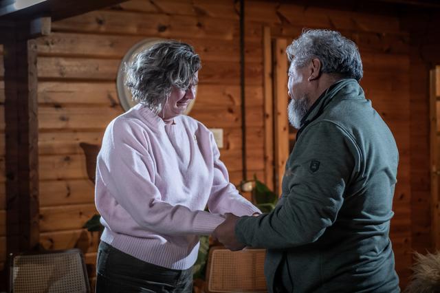 Bijzonder weerzien tussen slachtoffer Laurà en oud-gijzelnemer Bovensmilde: ‘Ik heb mijn trauma aan 