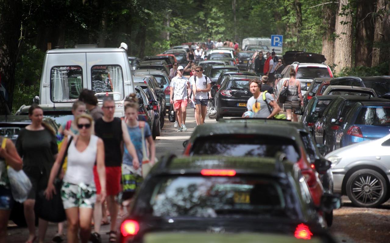 Verkeers- en parkeerchaos bij het recreatieplassen Gasselterveld en ‘t Nije Hemelriek bij Gasselte. Verkeers- en parkeerchaos bij het recreatieplassen Gasselterveld en ‘t Nije Hemelriek bij Gasselte.