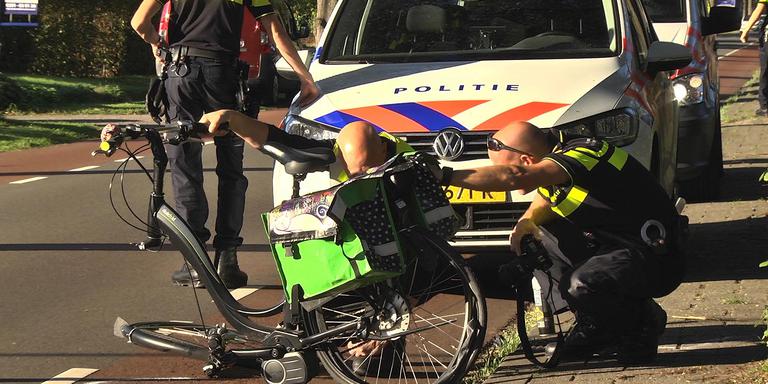 Fietsers gewond naar ziekenhuis na botsing in Rijssen.