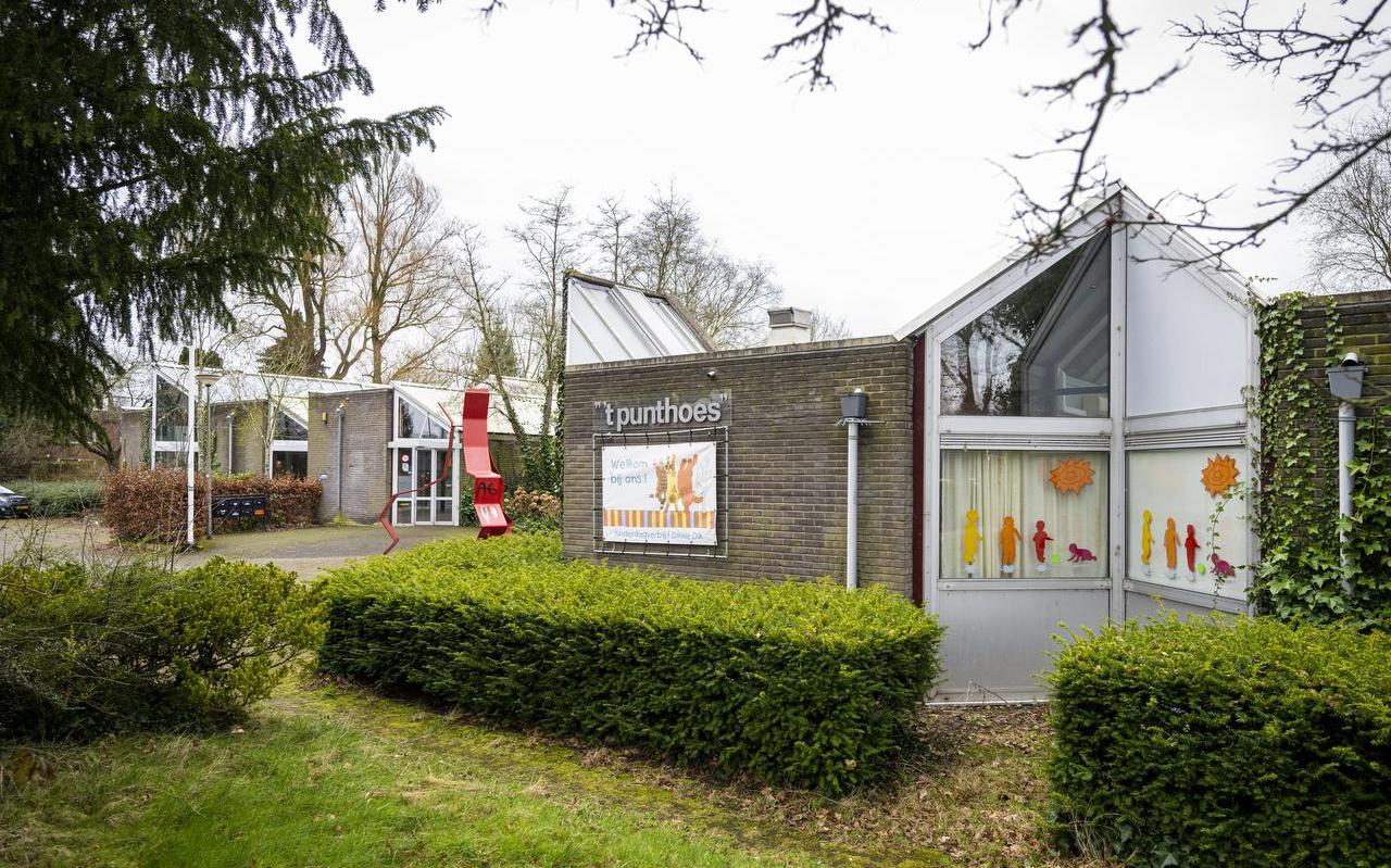 't Punthoes wacht op wat gaat komen. 't Punthoes wacht op wat gaat komen.