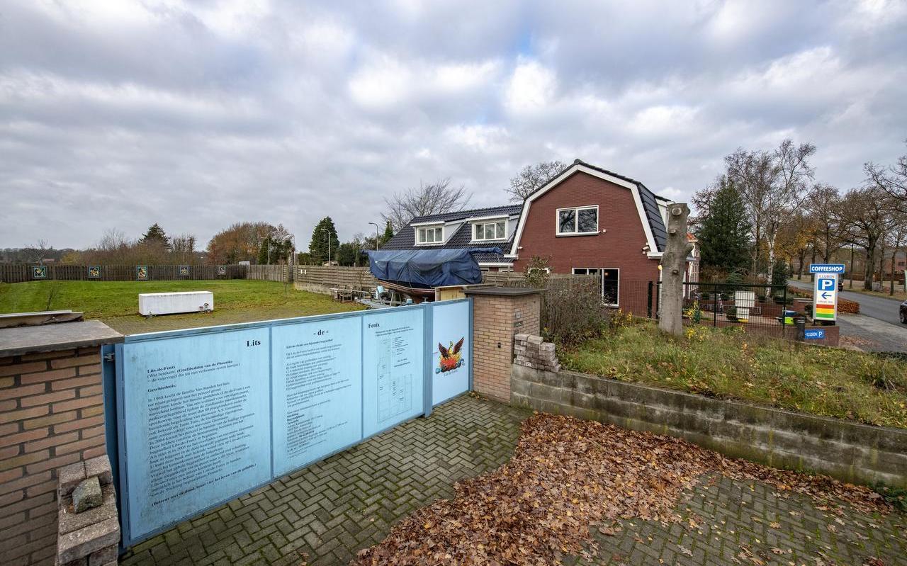Aan de Annerweg in Zuidlaren komt naast de coffeeshop mogelijk de grootste islamitische begraafplaats van Europa. Foto Marcel Jurian de Jong
Aan de Annerweg in Zuidlaren komt naast de coffeeshop mogelijk de grootste islamitische begraafplaats van Europa. Foto Marcel Jurian de Jong