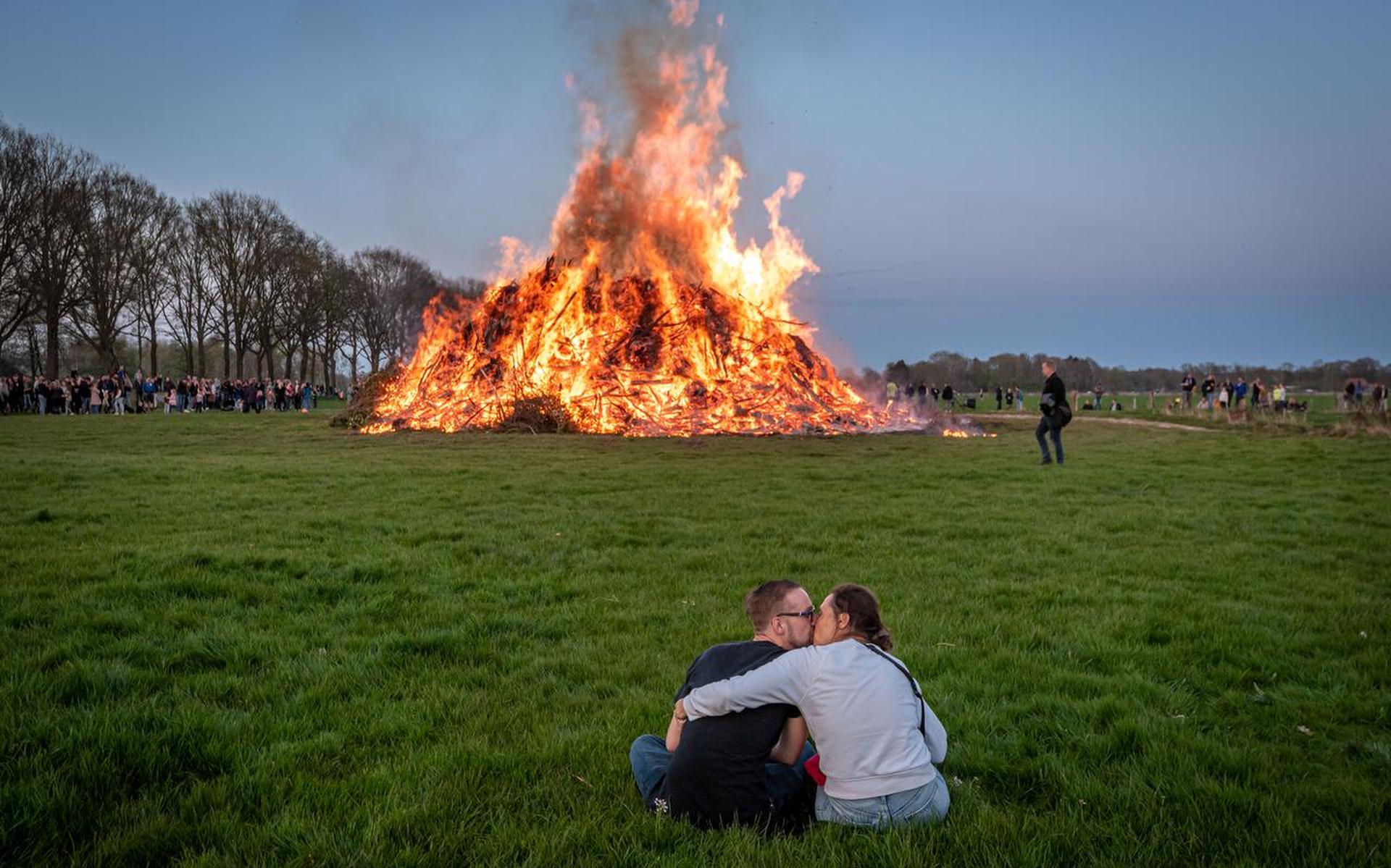 Het paasvuur Nieuw-Roden in 2022.