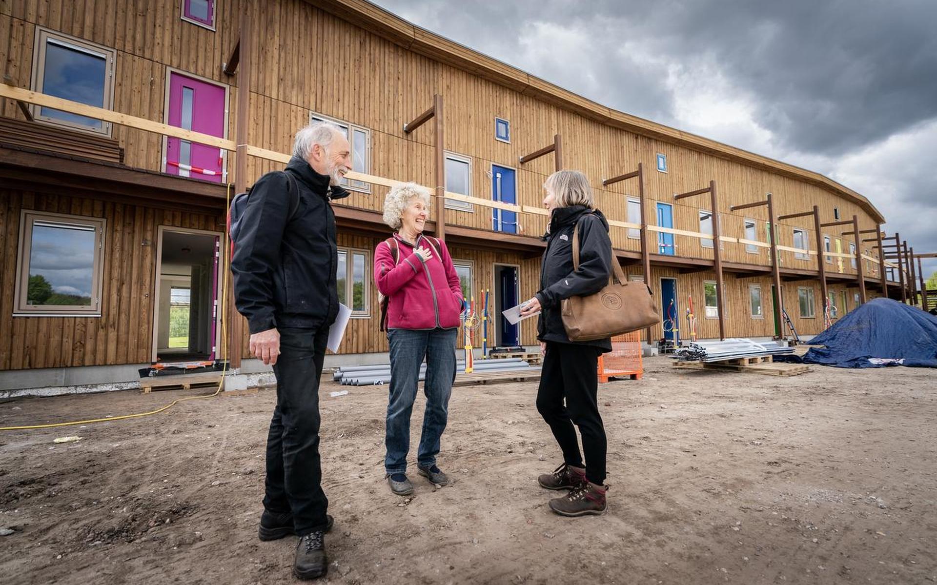 Leden van woongroep Zandroos blij met uniek wooncomplex in Diever