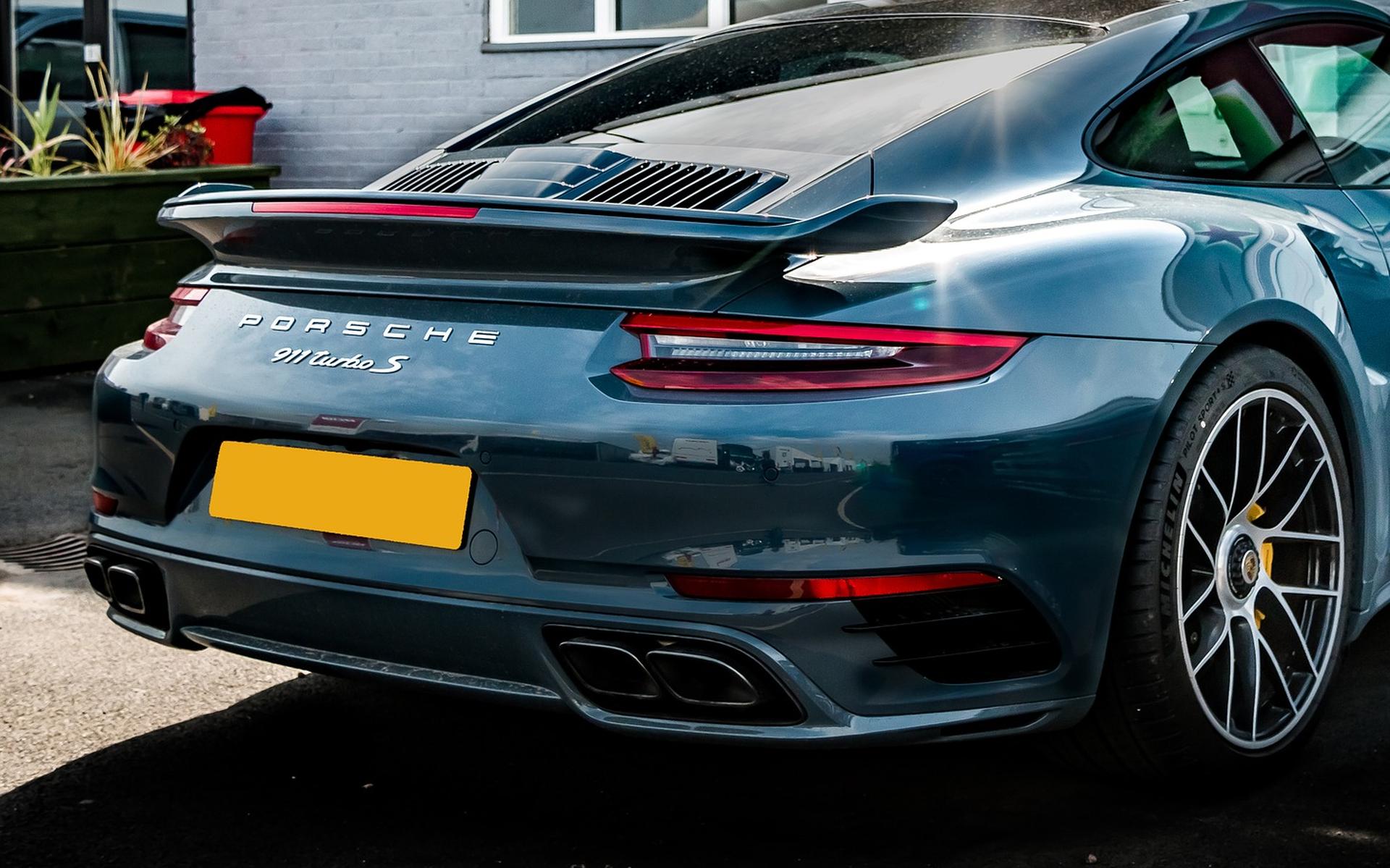 Porsche 911 bestuurder (50) rijdt met 159 kilometer per uur over de A28 bij Assen en mag zijn rijbew
