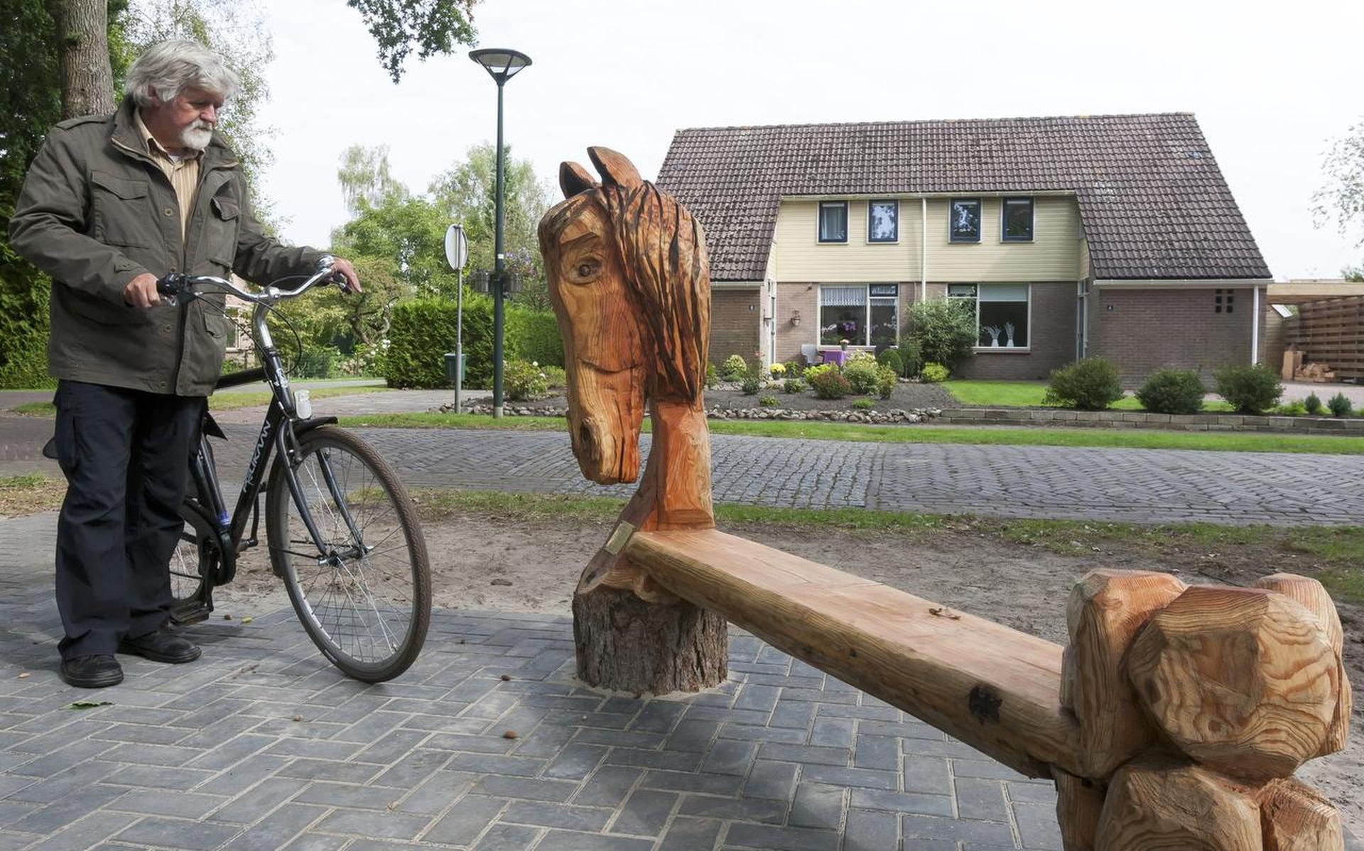 Dr. Pol heeft eigen paardenbankje in Zorgvlied - Dagblad van het Noorden