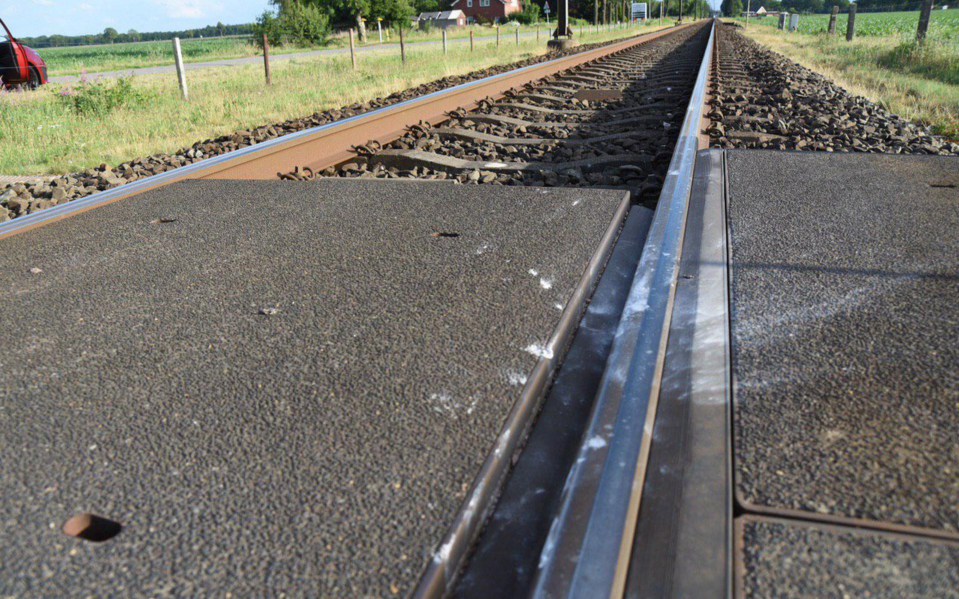 Steen Op Het Spoor: Trein Tussen Emmen En Zwolle Maakt Noodstop Bij ...