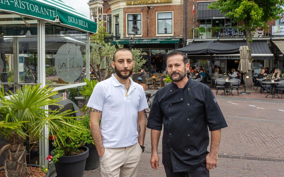 Michele Ardore (rechts) met vriend Gaetano Bracale.