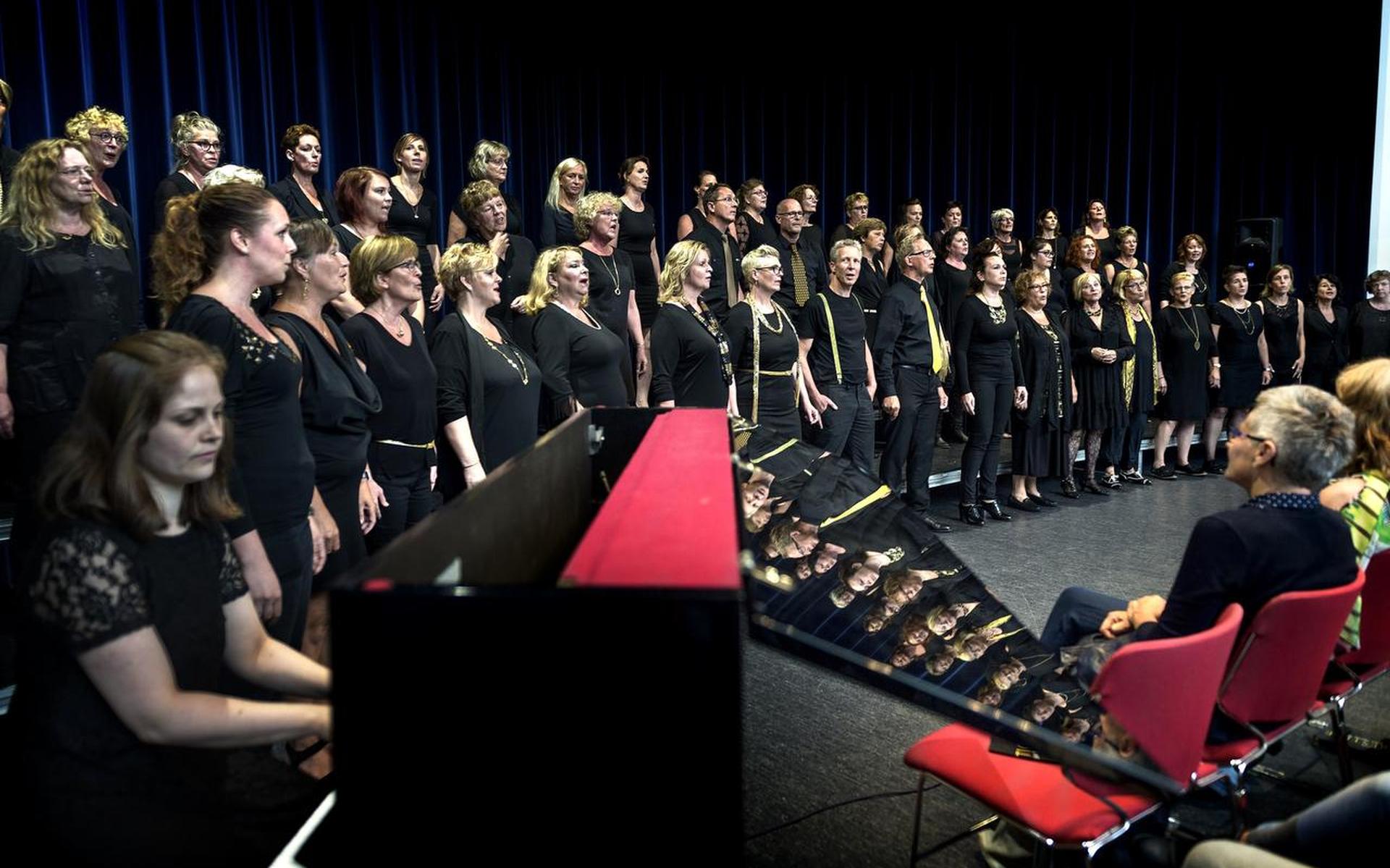 Precies een maand geleden was het eerste optreden van het Asser popkoor Prestige. Foto: Archief DvhN/Peter Wassing