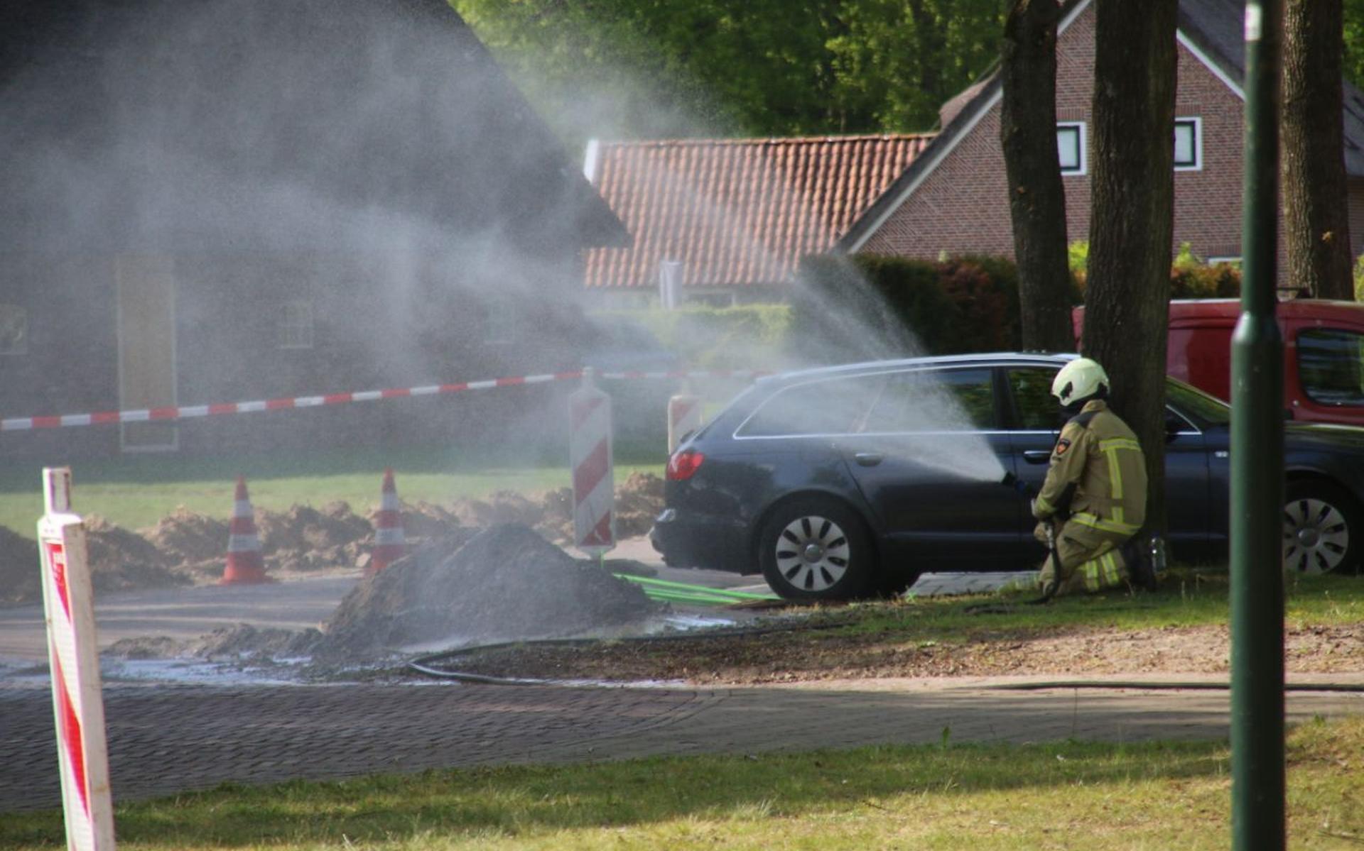De brandweer moest een waterscherm opwerpen om een grote gaswolk te voorkomen.