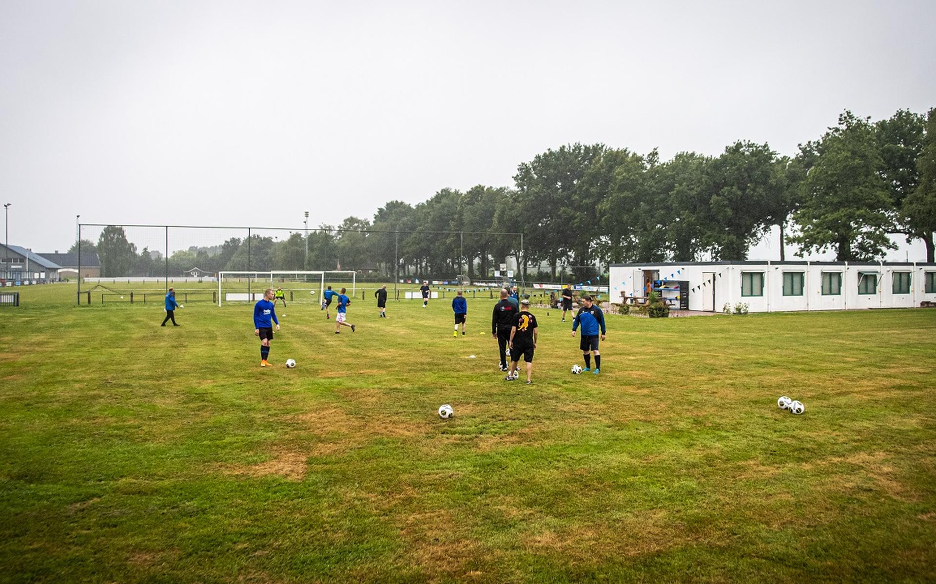Over de slepende voetbalruzie in 2e Exloërmond: verliezers in het veen