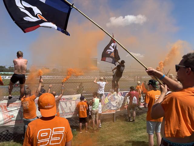 Onze verslaggever ging voor het eerst naar de TT Assen. En hij gaat volgend jaar weer. Allemaal dank