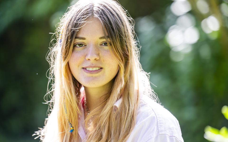 Ninthe (16) uit Hooghalen is woensdag voor de zesde keer bij de jaarlijkse Circuitdag van stichting Against Cancer. Ze heeft al acht jaar een tumor achter haar oog.