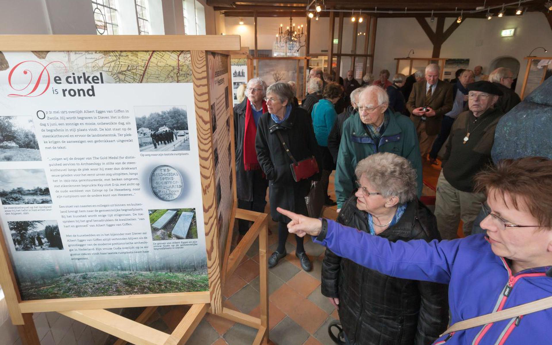Maart 2016: in het OERmuseum is zojuist de expositie over archeoloog Albert Egges van Giffen geopend. FOTO ARCHIEF DVHN
