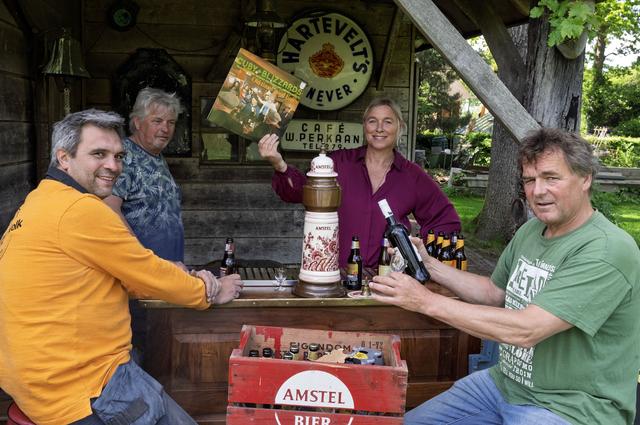 Roemrucht café Perkaan herleeft op festival Folk Veur Volk in Oud-Aalden, mét Cuby-stunt. Biertje ko