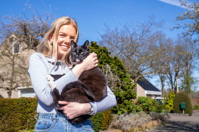 Nikki (26) uit Aalden heeft al tien jaar een katheter. ‘In het begin was het verschrikkelijk’