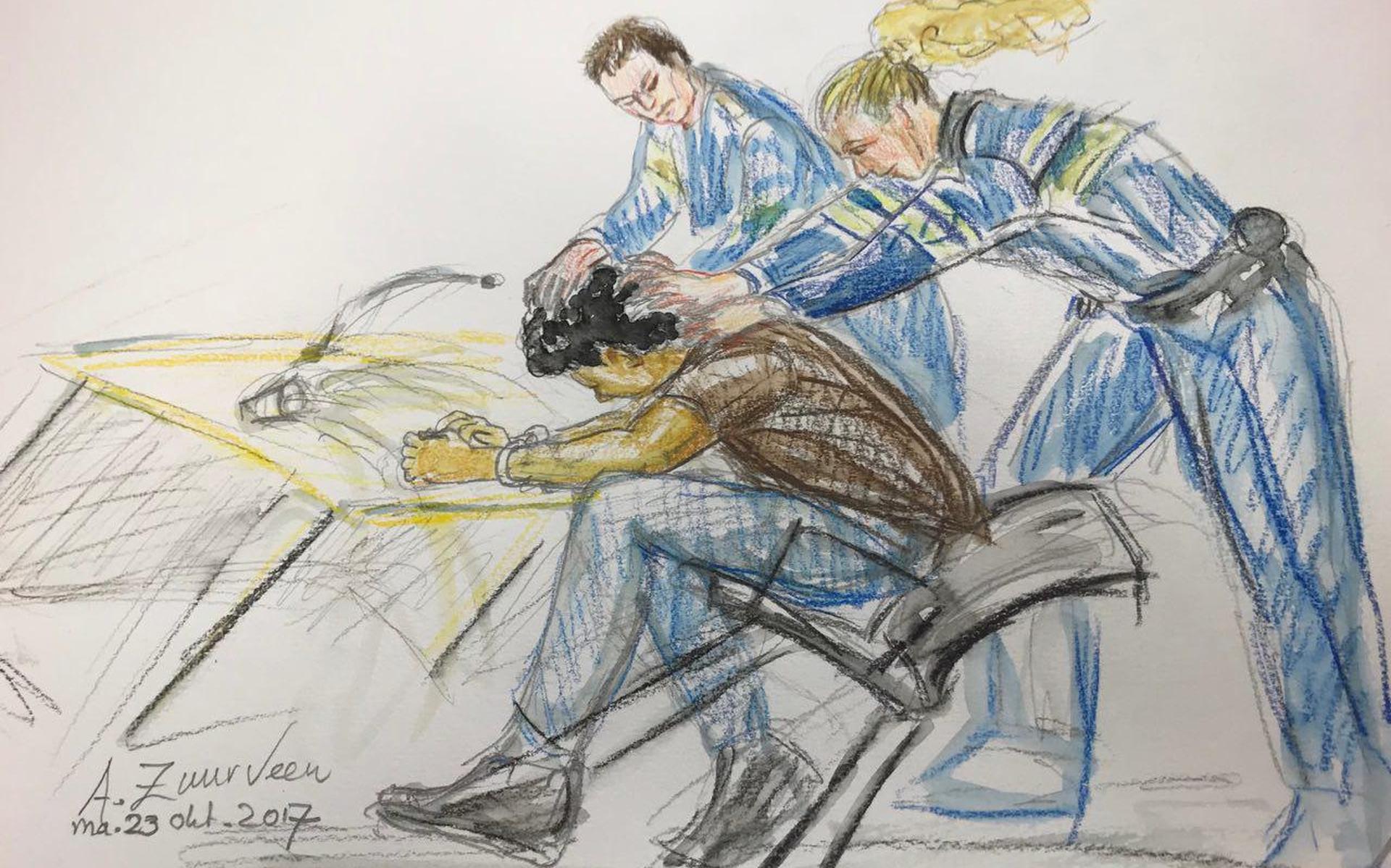 Admilson R. pakte bij een rechtszaak eerder dit jaar iets scherps uit zijn zak. De politie greep in. (tekening: Annet Zuurveen/DvhN)