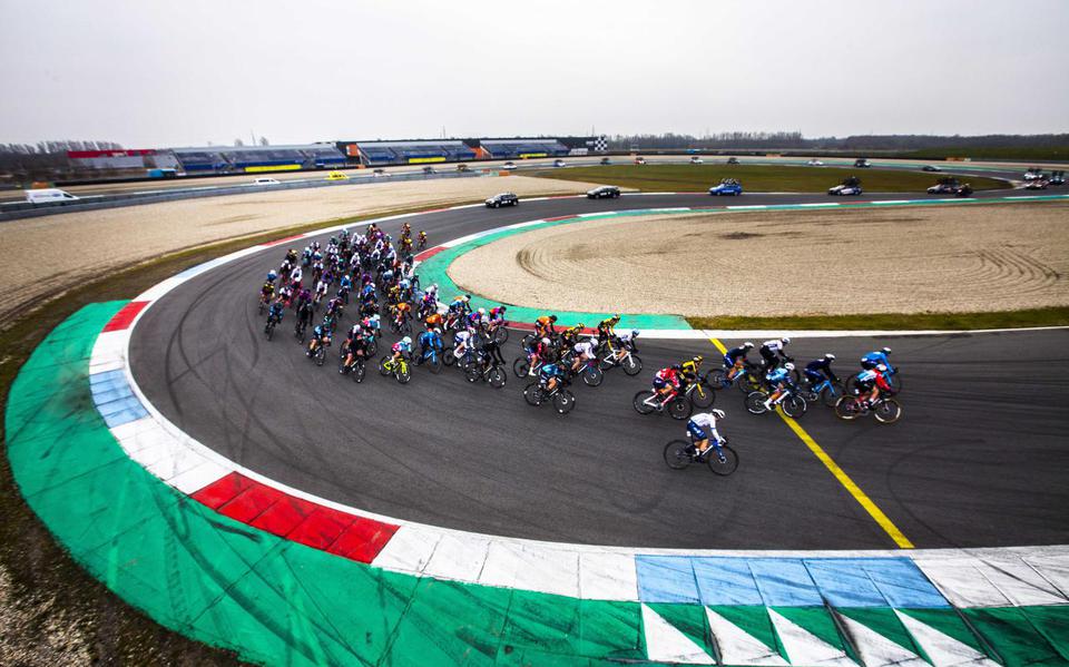 Het TT-circuit in Assen was in 2021 toneel van de openingsetappe van de Healthy Ageing Tour.