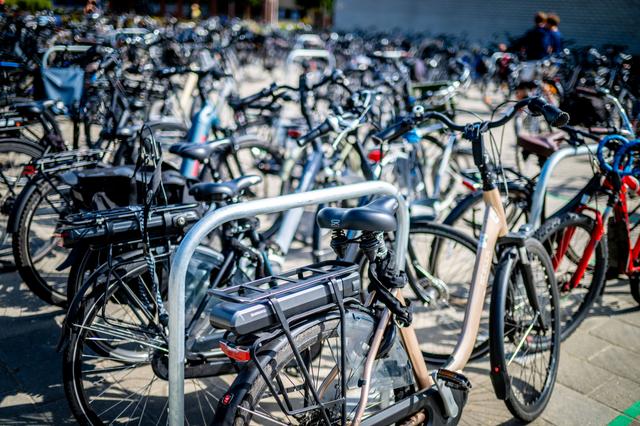 Scholieren vaker doelwit van fietsendieven. School in Groningen sluit fietsenstalling vanwege dit ro