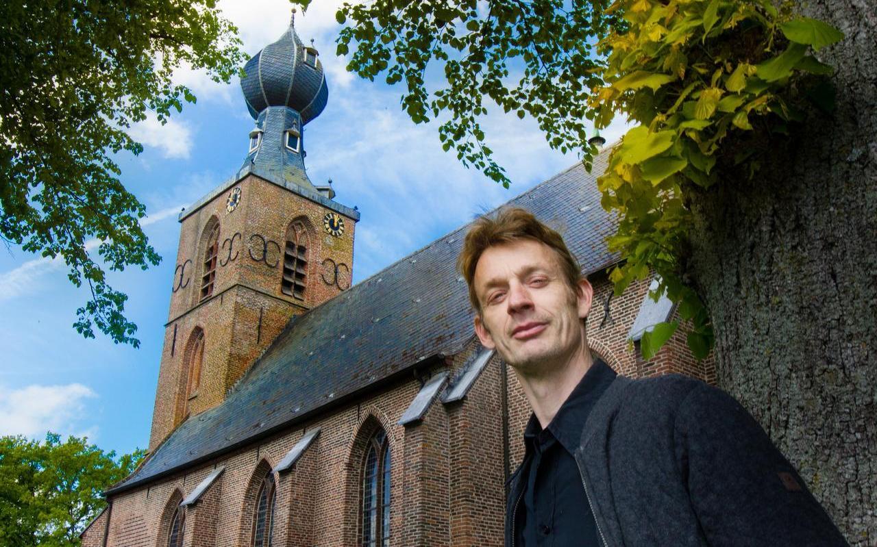 Jim Klingers deed bouwhistorisch onderzoek in de ‘siepelkerk’. FOTO GERRIT BOER Jim Klingers deed bouwhistorisch onderzoek in de ‘siepelkerk’. FOTO GERRIT BOER