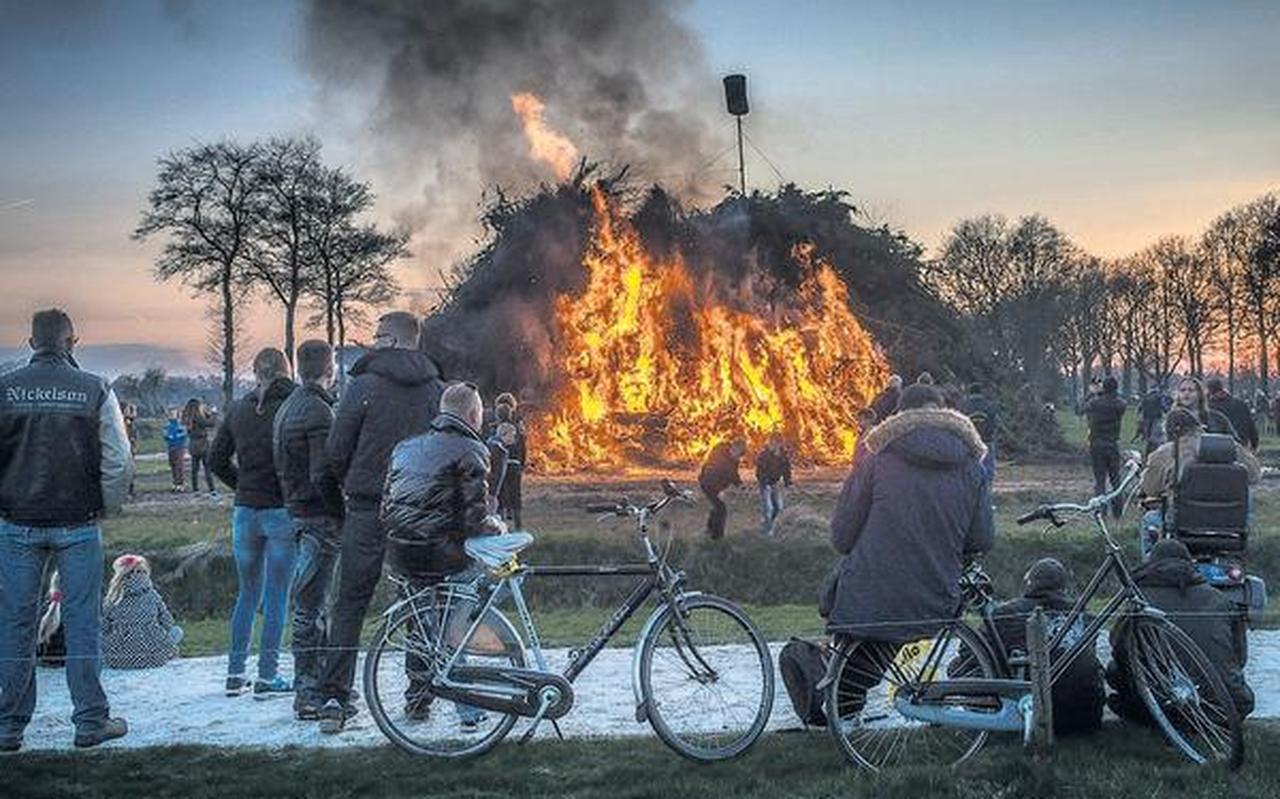 Paasvuur in Nieuw-Roden. FOTO DUNCAN WIJTING