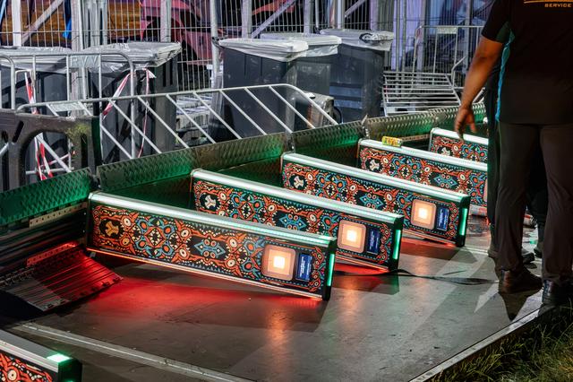 Mensen proberen door hekken te breken na aflasten Defqon. Maarten uit Hoogeveen druipt af