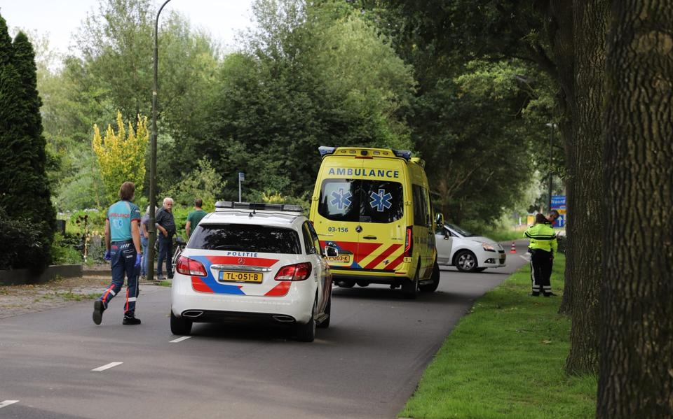 Fietser gewond na botsing met auto in Noordscheschut: bestuurder aangehouden. Fietser gewond na botsing met auto in Noordscheschut: bestuurder aangehouden.
