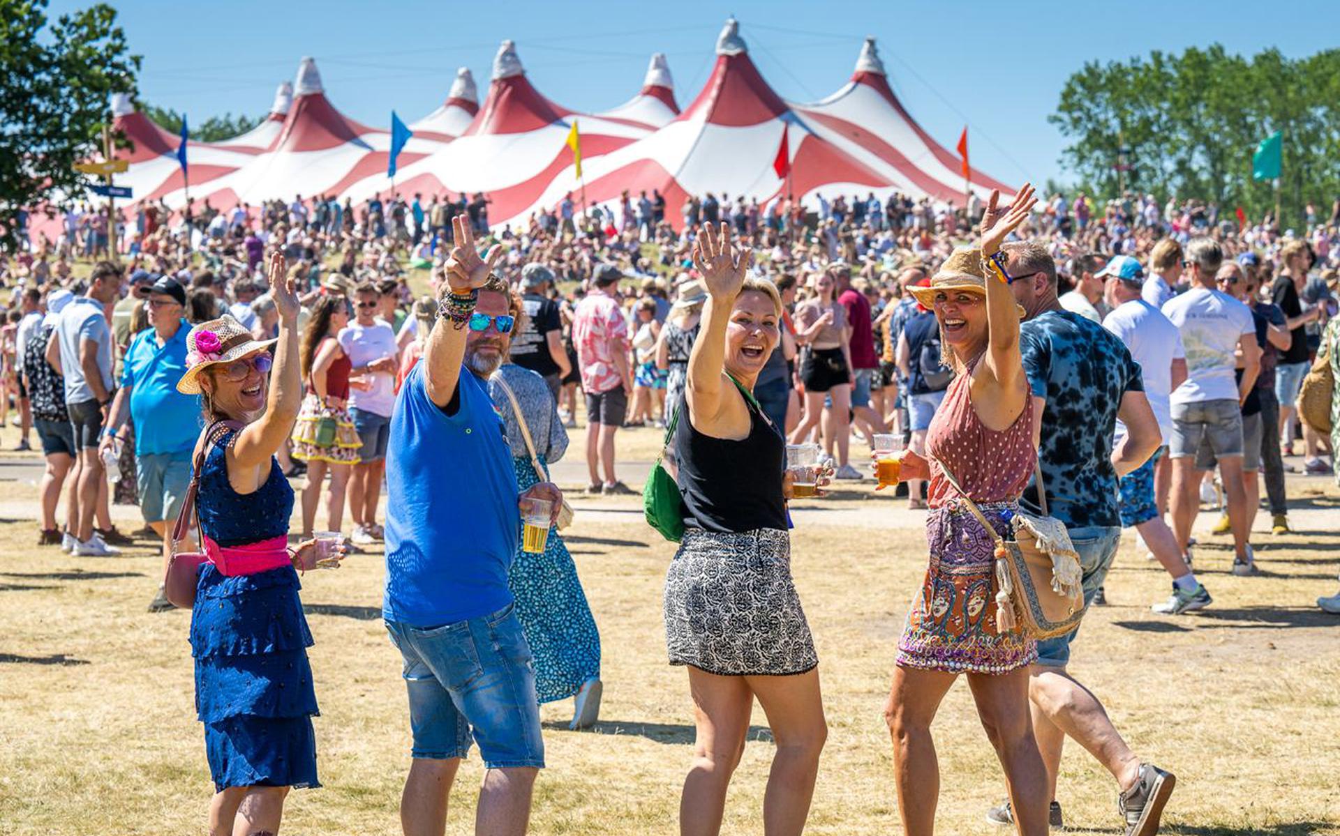 Zon, strand en heel veel muziek op uitverkocht Hello Festival in Emmen