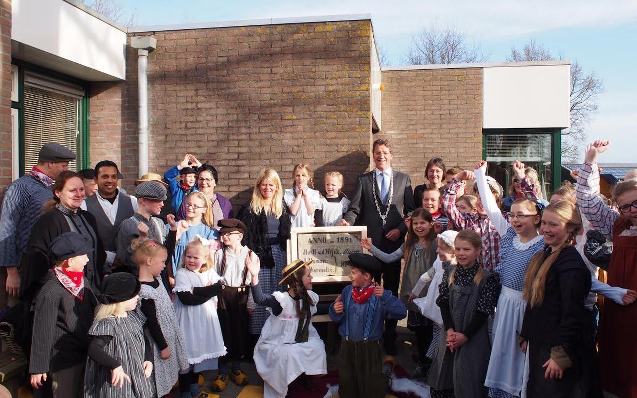 Eerste steen uit 1891 terug bij school Ekehaar