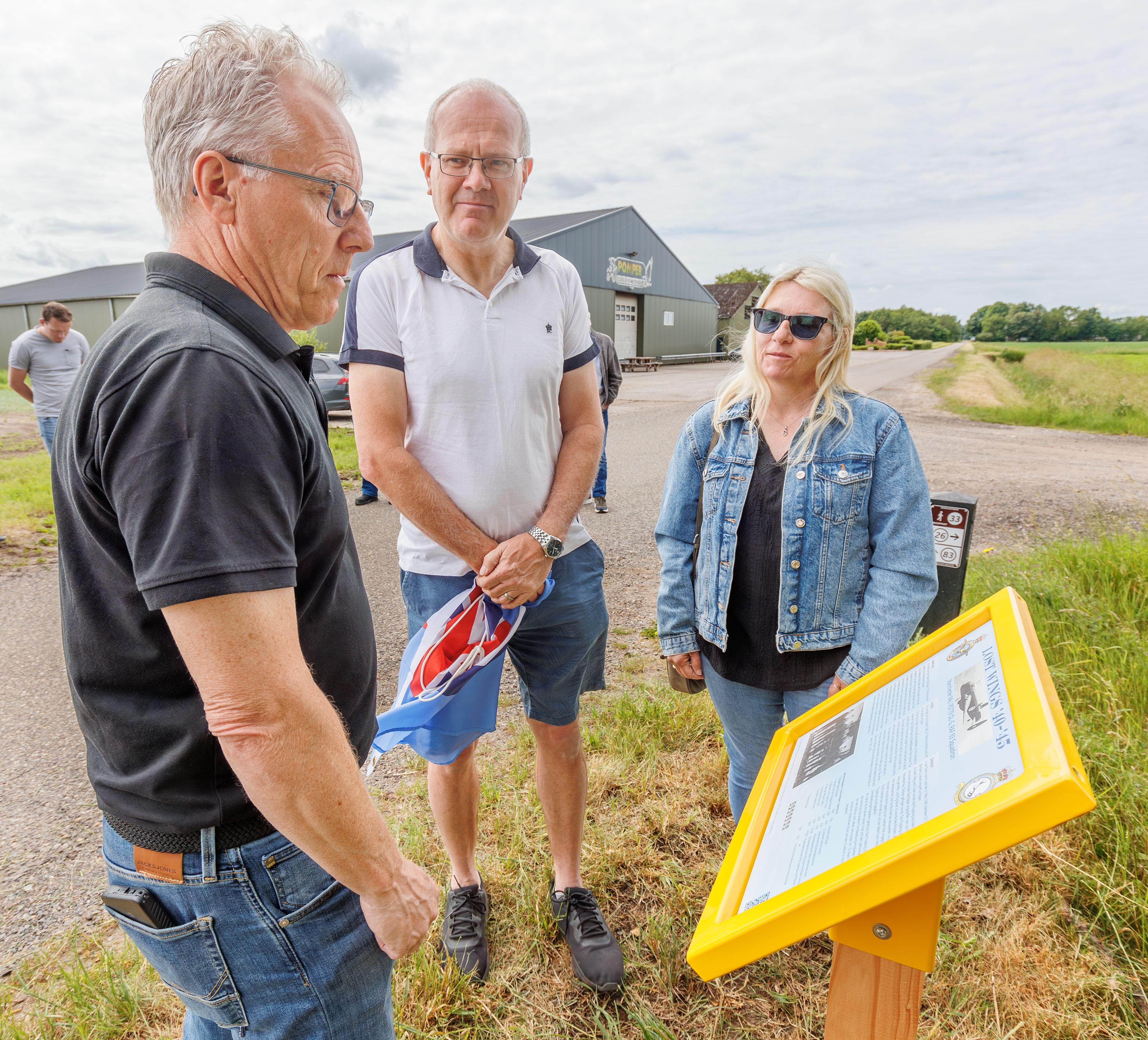 Zoon Steve (61) voelt emoties tot in zijn tenen in Oranje, waar zijn vader neerstortte: 'Spijt dat i