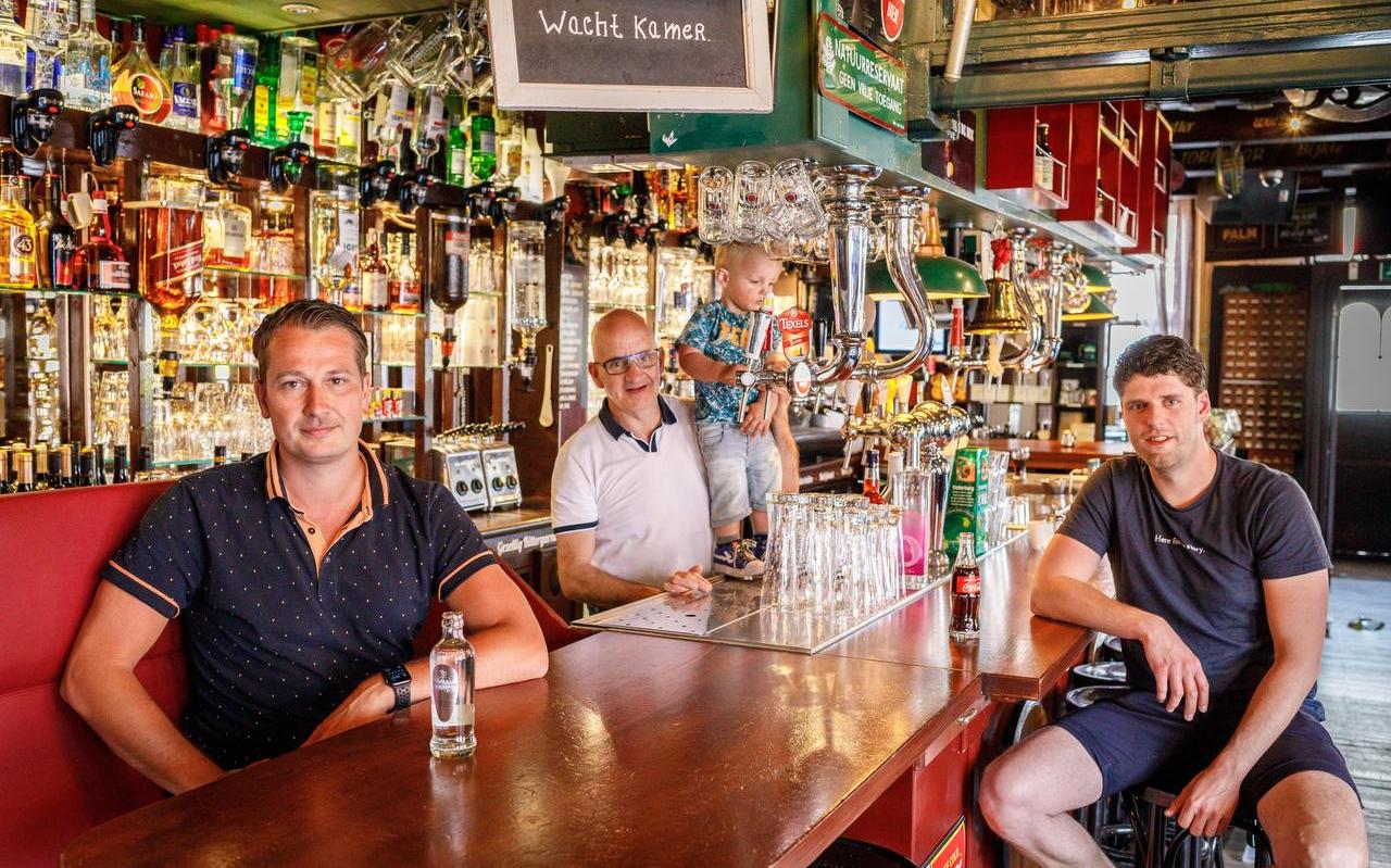 Jaap de Boer (midden) met zijn nieuwe compagnons: Pieter Spraakman en Gilijan van Egten. Jaap de Boer (midden) met zijn nieuwe compagnons: Pieter Spraakman en Gilijan van Egten.