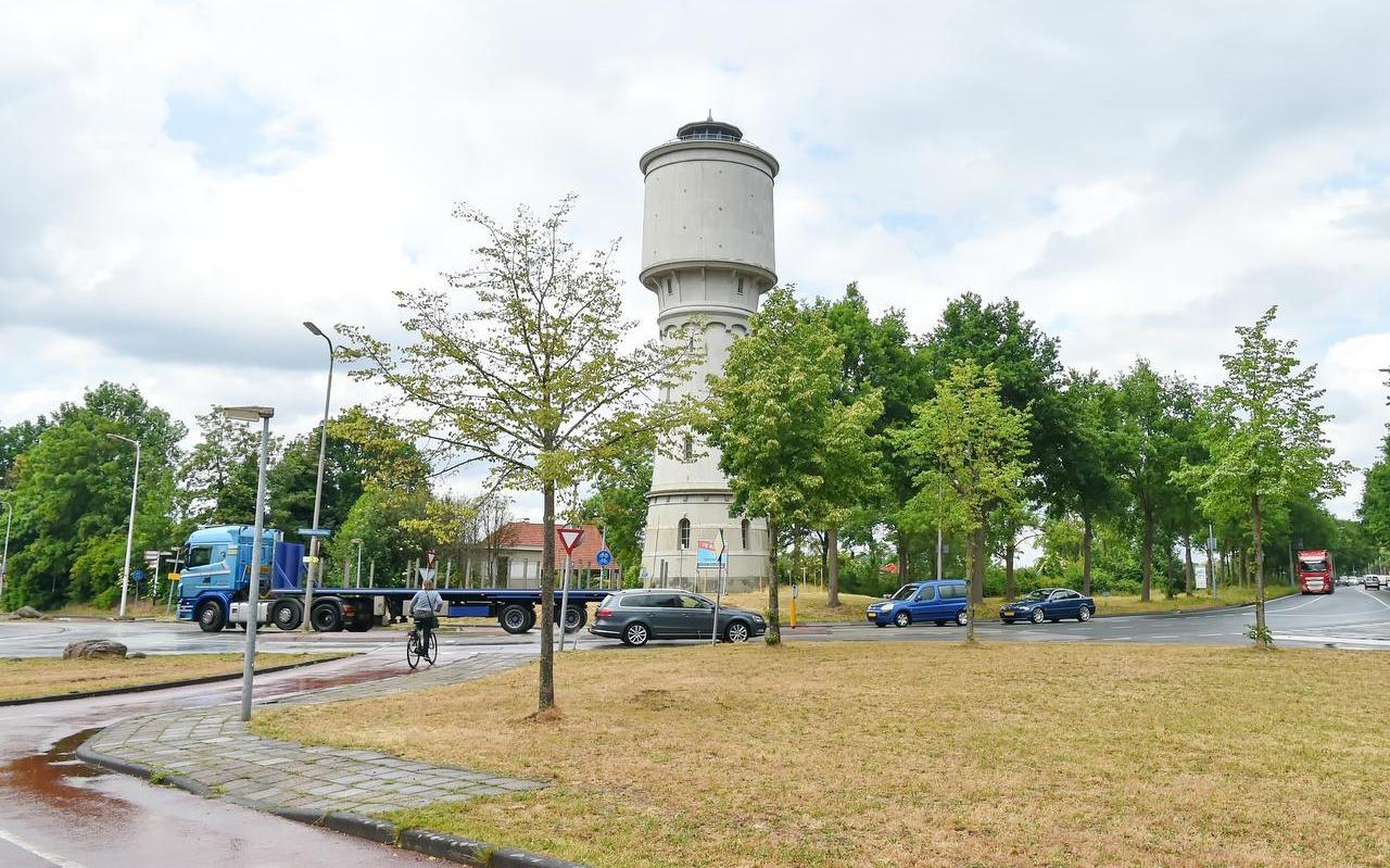De watertoren in Meppel staat te koop. De watertoren in Meppel staat te koop.