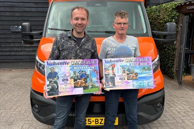 Twee jubilea bij Bosma Tuinmachines Smilde. Ger Prins en Robert IJpma kunnen een mooie reis maken