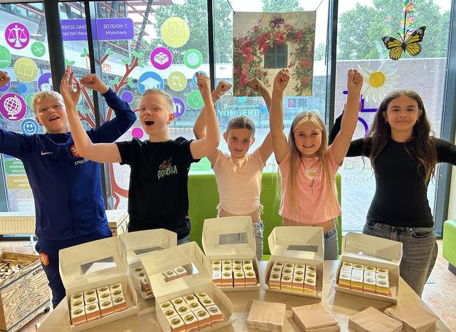 IKC De Meenthe viert feest. De school is officieel Leader in Me Lighthouse School