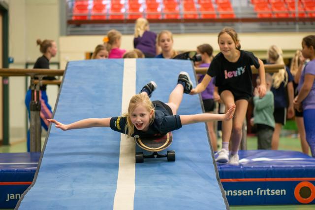 Een week lang de Olympische Spelen in Midden-Drenthe. Ouderen en jeugd vermaken zich prima