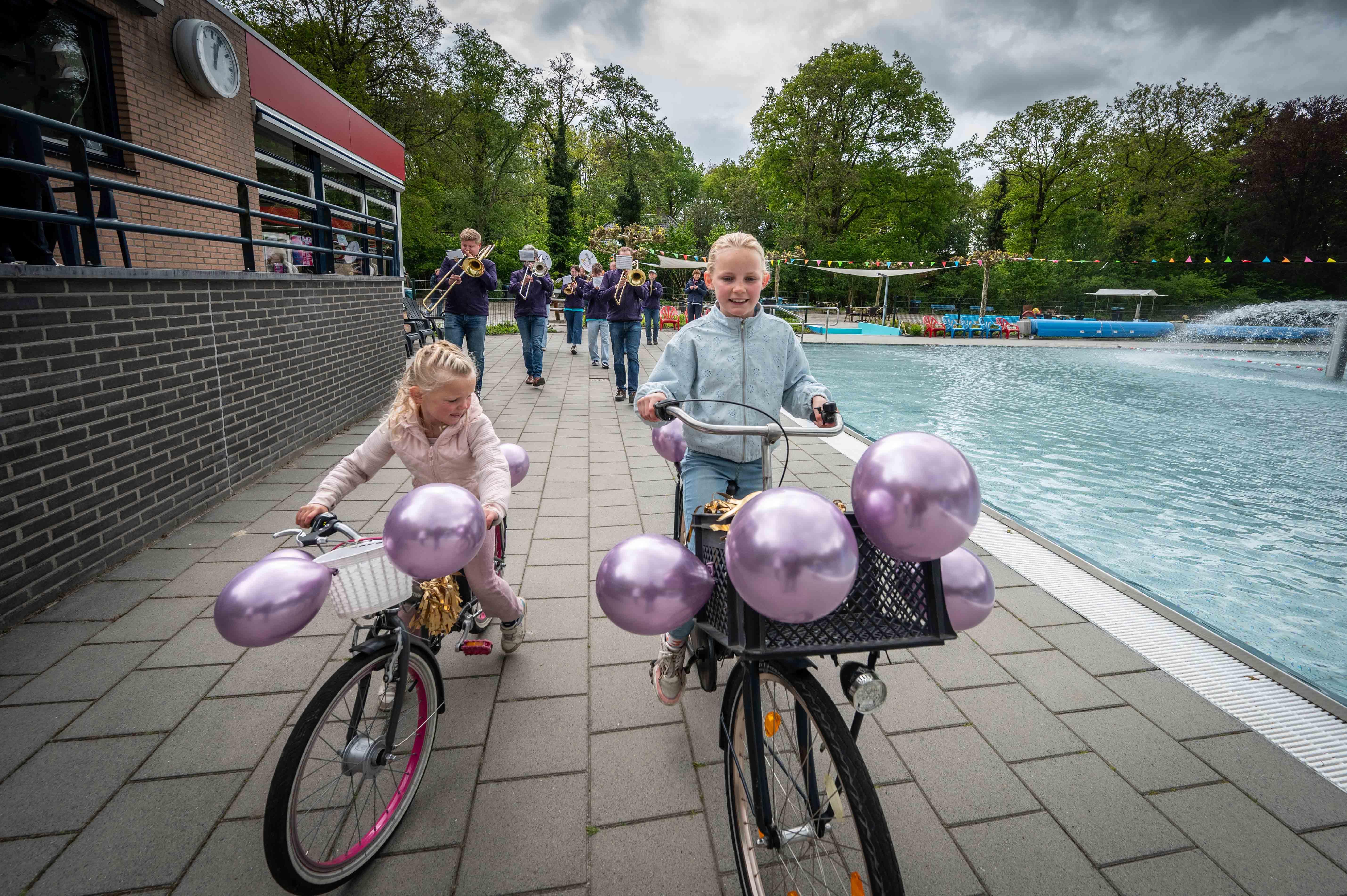 Zwembad de Boskamp is al 60 jaar een begrip in Westerbork. Reden voor een feestje