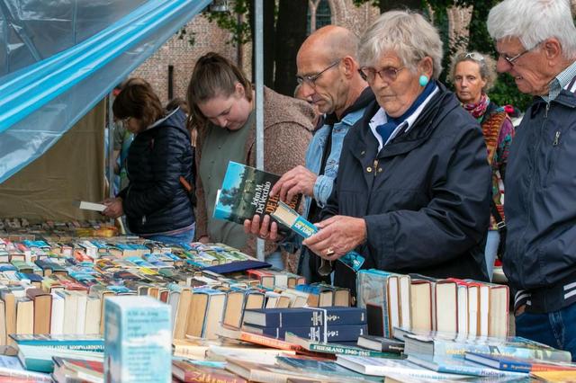 Terug van weggeweest. Sla je slag op de boekenmarkt in Westerbork