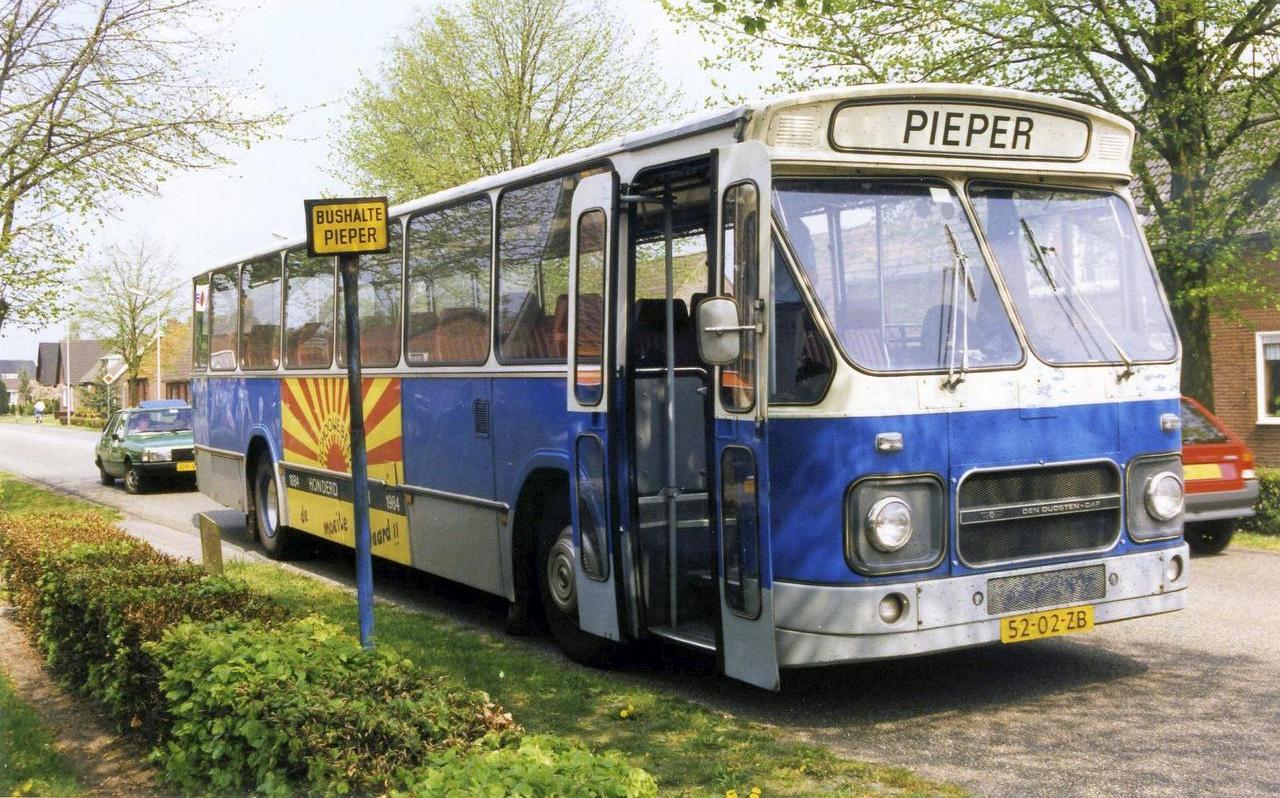 Busbedrijf Pieper uit Nieuw-Schoonebeek: letterlijk aan de kant gezet - Dagblad van het Noorden