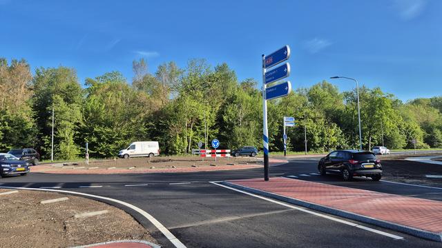 Rotonde bij De Punt klaar: op- en afrit A28 naar Eelde en Glimmen weer open