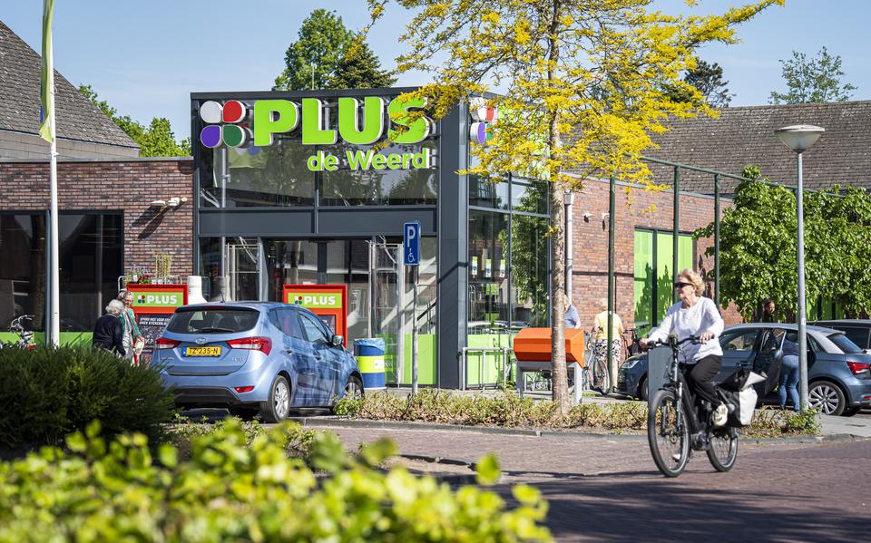Peize is een dorp met 4500 inwoners en een supermarkt, maar sinds enkele jaren rijdt hier geen bus meer door het dorp. Voor de dichtstbijzijnde halte moet je naar de P+R langs de weg tussen Roden en Groningen.