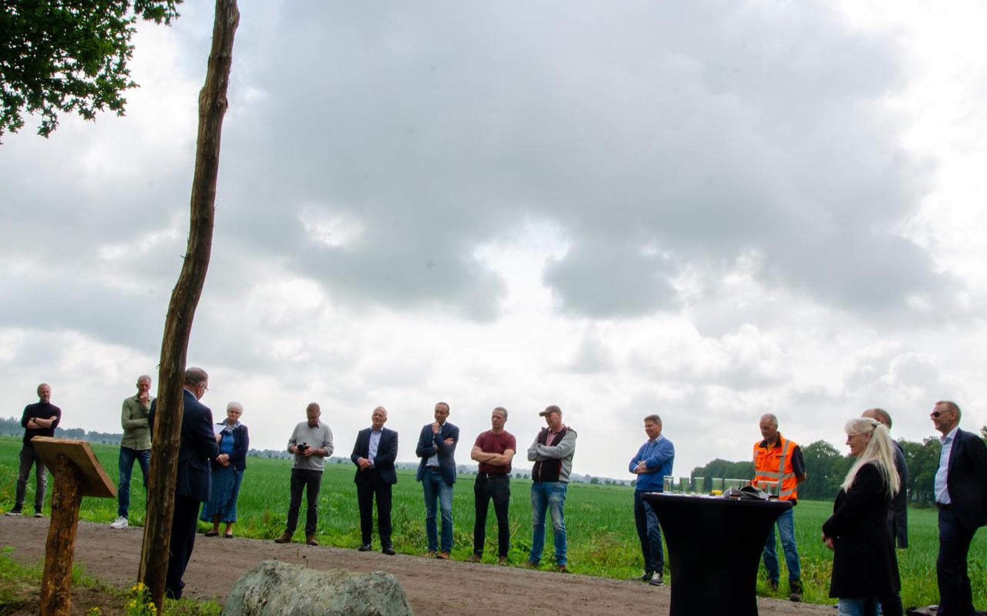 Via de Paal van Vrouw Lebbe op de fiets naar de herstelfrikandel - Dagblad van het Noorden