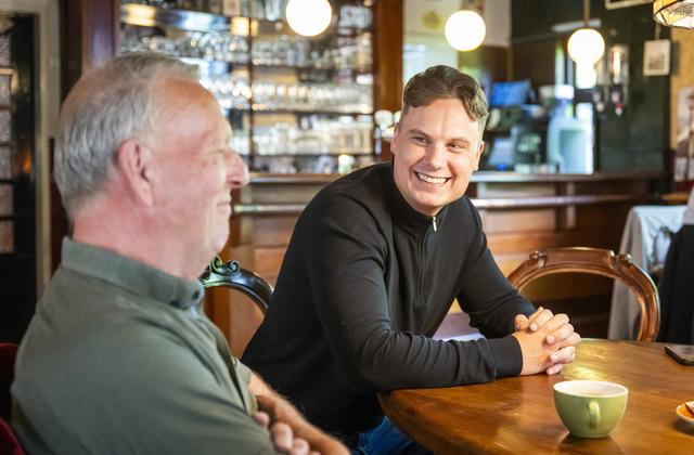 Raymond (31) is de nieuwe uitbater van café Onder de Linden in Vries: ‘Deze kans komt op precies het