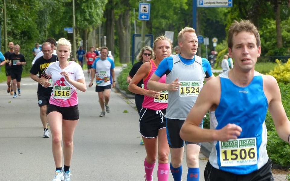 Hardlopers tijdens de Run van Roden, de hardloopwedstrijd die niet meer bestaat. De Ot en Sien Run moet een waardig opvolger worden.